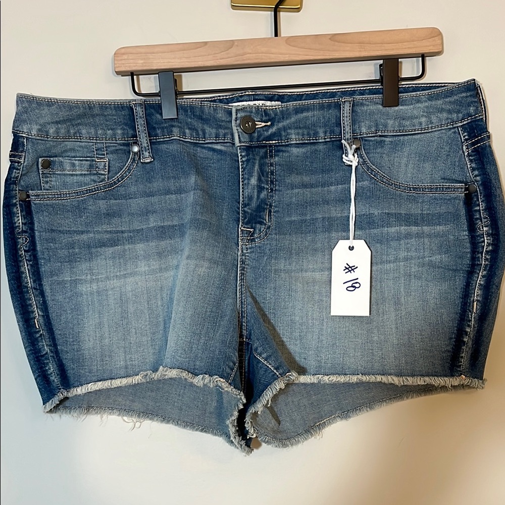 Torrid Plus Size Cutoff Denim Shorts size 16